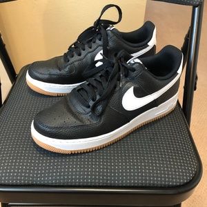 NIKE AIR FORCE I MEN'S SIZE 9.5 BLACK WHITE TAN